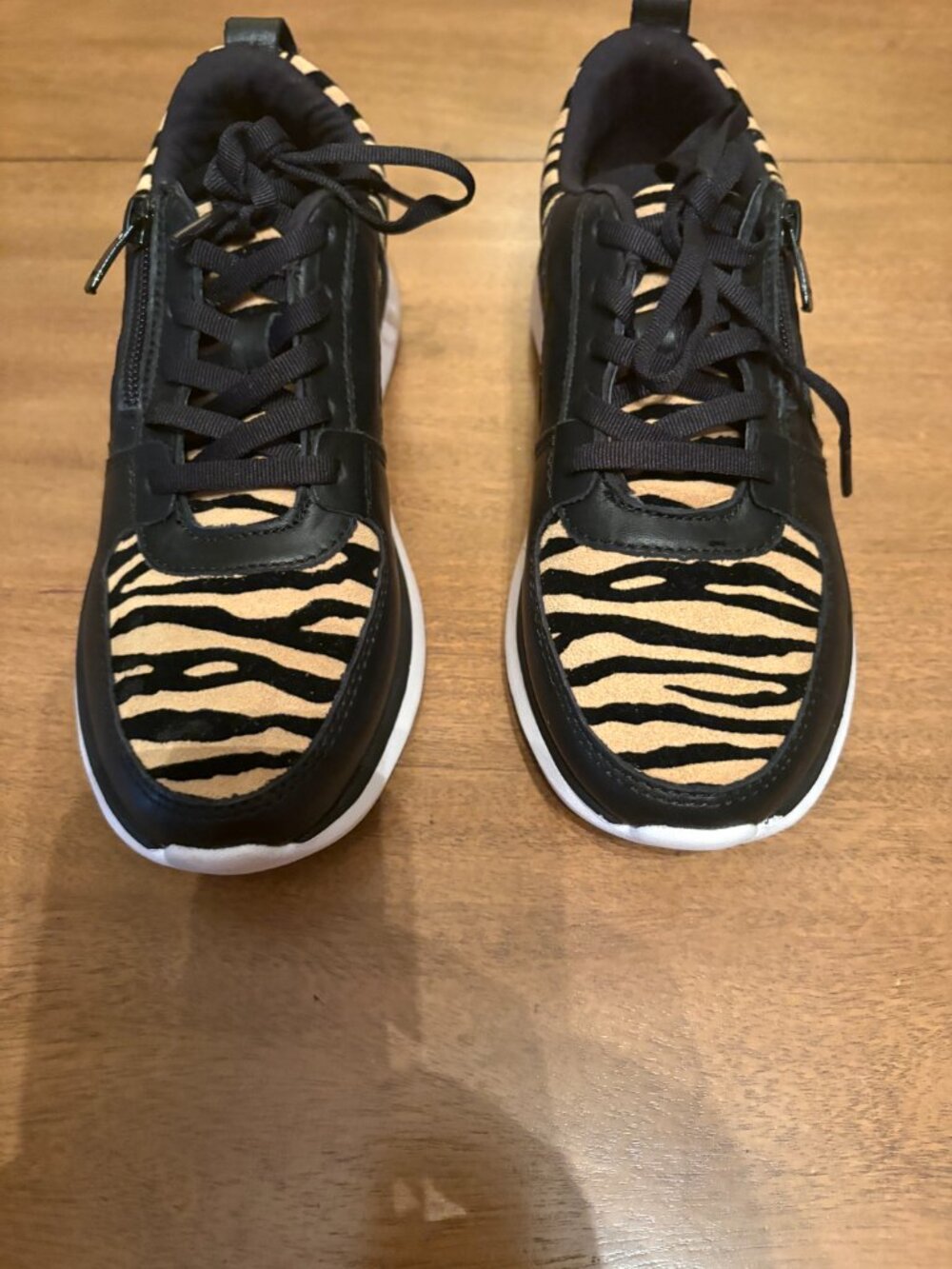 NWT Vionic Delmar Remi Zebra Print Leather & Suede Side Zip Sneakers. Size 5